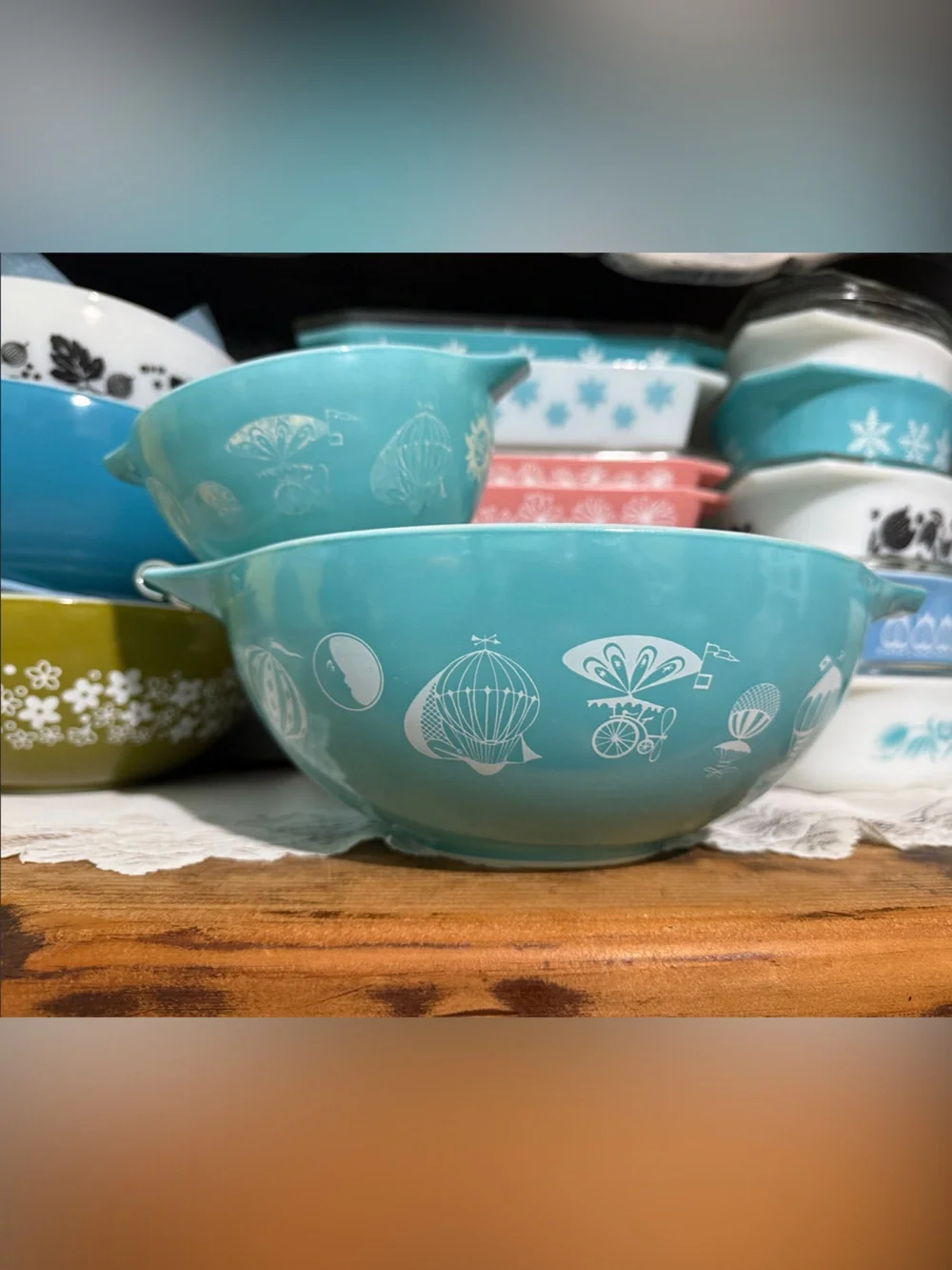 Pyrex Turquoise Hot air balloons PROMO chip and dip mixing bowl set